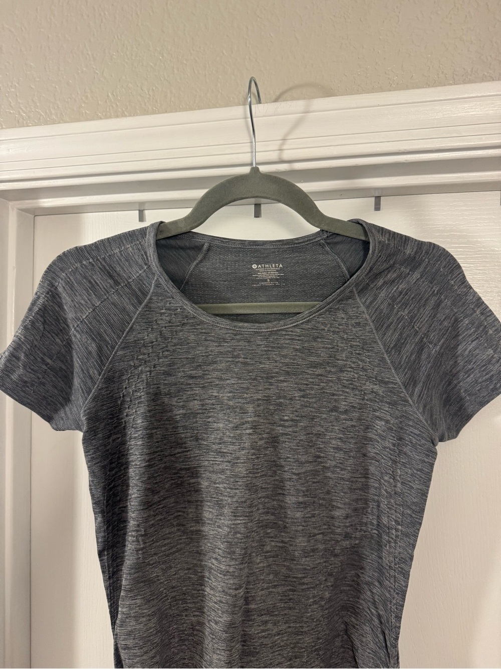 Athleta Ruched Heather Grey Short-Sleeve Performance Tee - Picture 3 of 8